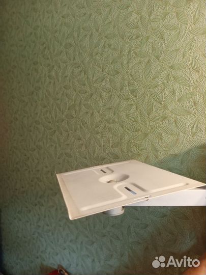 Подвесная полочка для телевизора