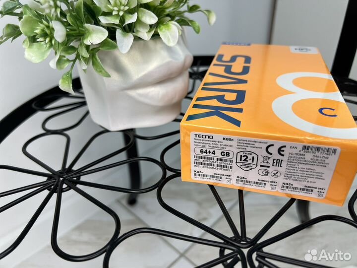 Телефон tecno spark 8c