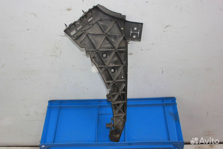 Кронштейн бампера передний Audi Q7 4L (2008)