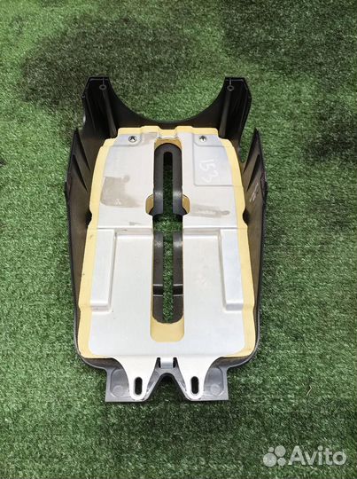 Кожух рулевой колонки нижний Audi Q7 2005