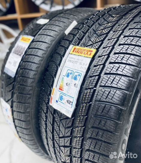 Pirelli Scorpion Winter RFT 275/40 R22 и 315/35 R22 111V