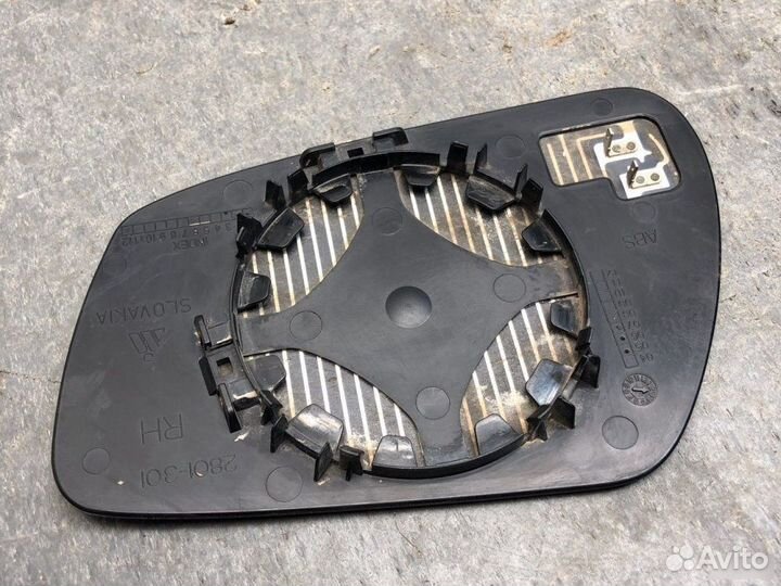 Зеркальный элемент правый Ford Fusion 2005-2012