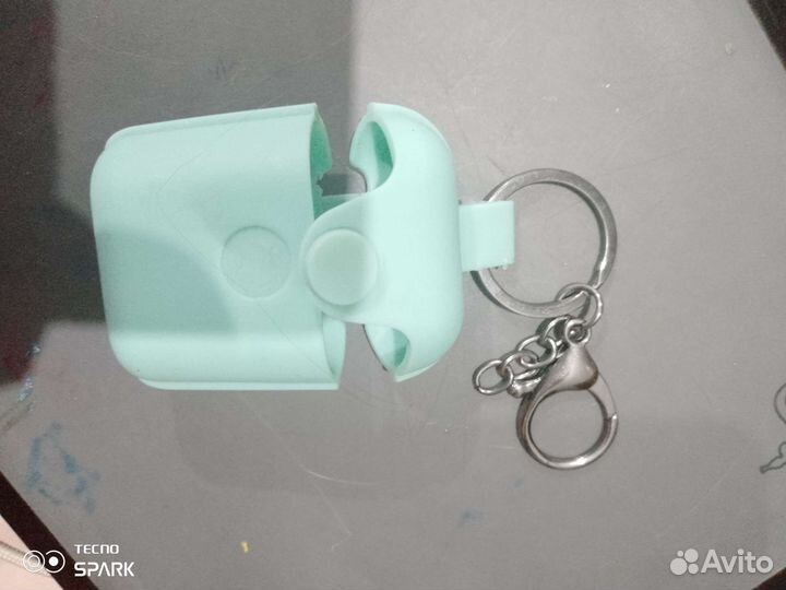 Чехол на беспроводных наушников