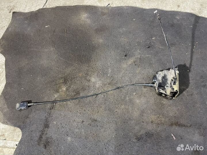 Замок задней левой двери Nissan Primera P12