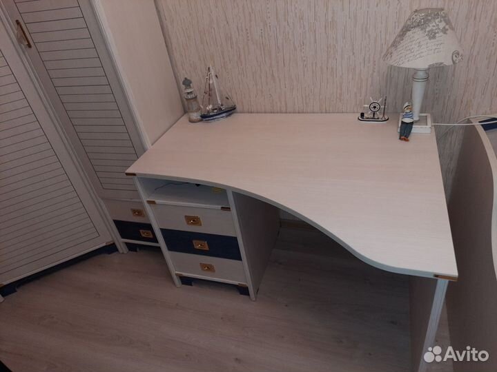 Письменный стол 