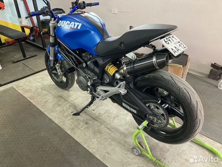 Ducati Monster 696