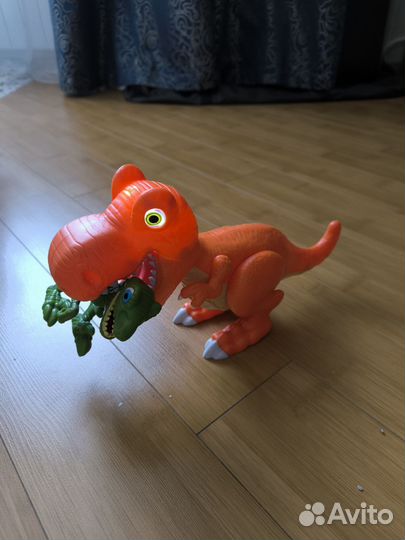 Динозавр на батарейках
