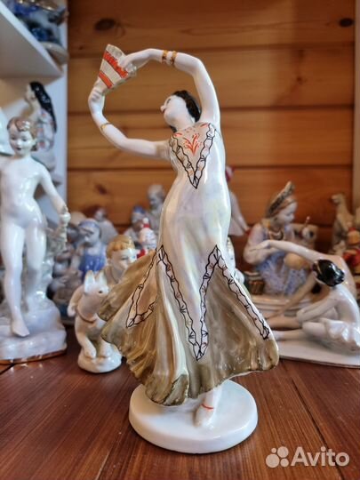 Фарфоровая статуэтка испанский танец