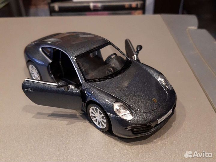 Nissan GT-R,porsche-911 Carrera,Pagani