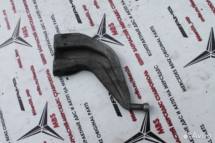 Кронштейн насоса гур W211 OM646 Mercedes