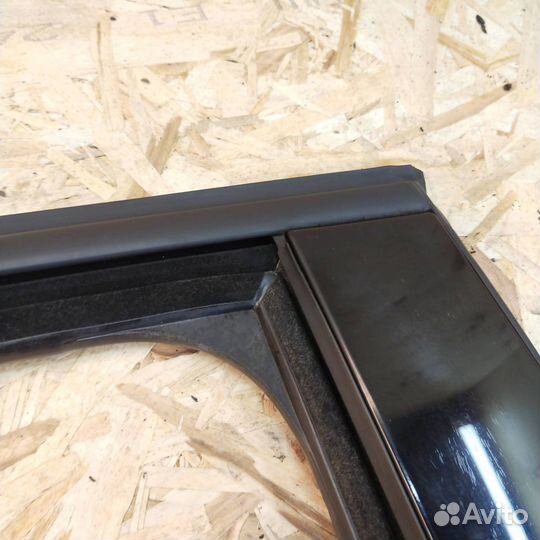 Уплотнитель стекла двери задний правый Volkswagen