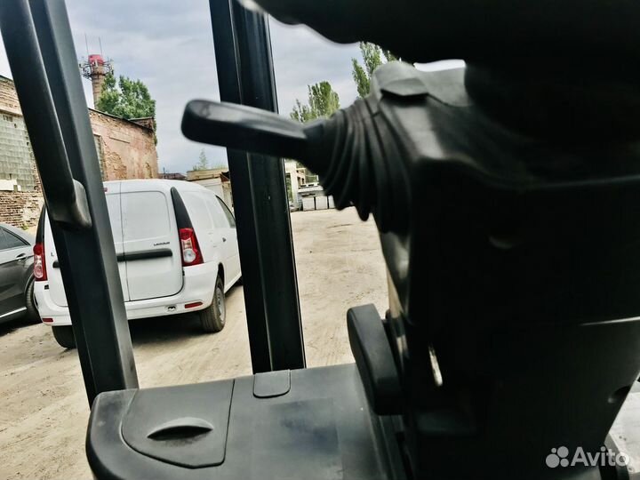 Вилочный погрузчик Toyota 62-8FD20, 2007