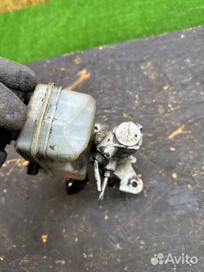 Главный тормозной цилиндр Renault Logan 2 1.6