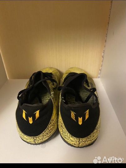 Футбольные бутсы adidas messi