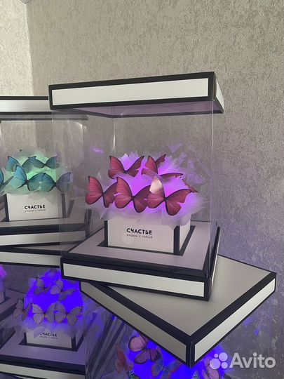 Подарок на 8 марта коробка с бабочками