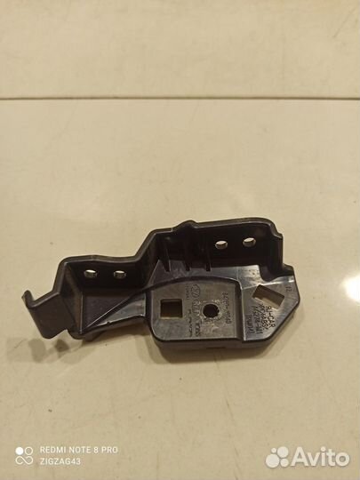 Кронштейн накладки торпедо (Kia K900 II)