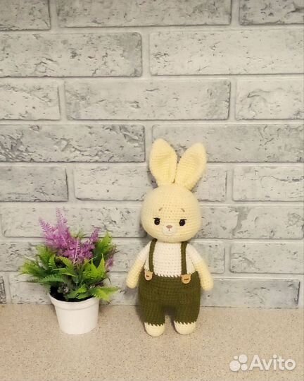 Заяц- вязаная игрушка ручной работы