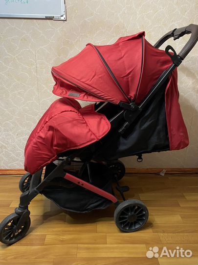 Прогулочная коляска почти новая