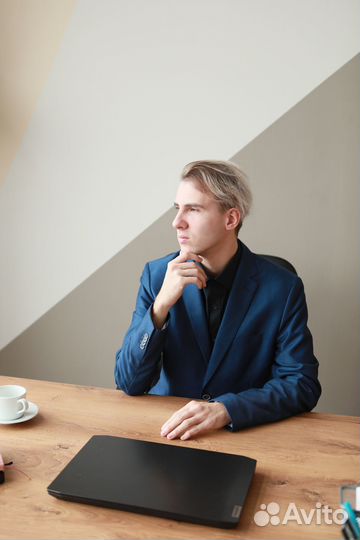 Модель/актёр мужчина