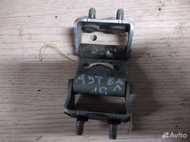 Петля двери Mitsubishi Outlander 3