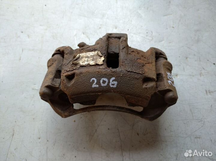 Суппорт передний правый Пежо 206