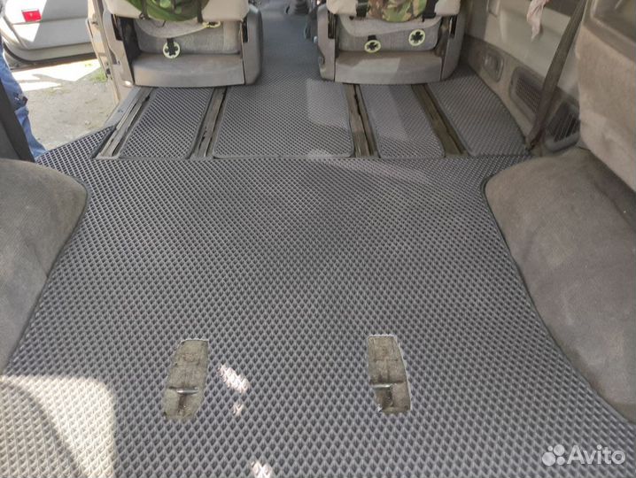 Автоковрики EVA на Mitsubishi Delica с полозьями