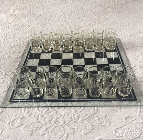 Шахматы (пьяные) стеклянные стаканчики размер доск