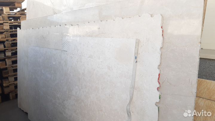 Остатки белого мрамора для подоконников