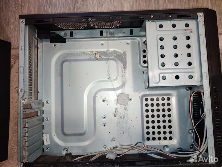 Компактный компьютерный корпус