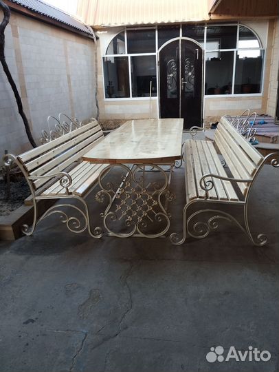 Садовая кованная мебель, стол со скамейками