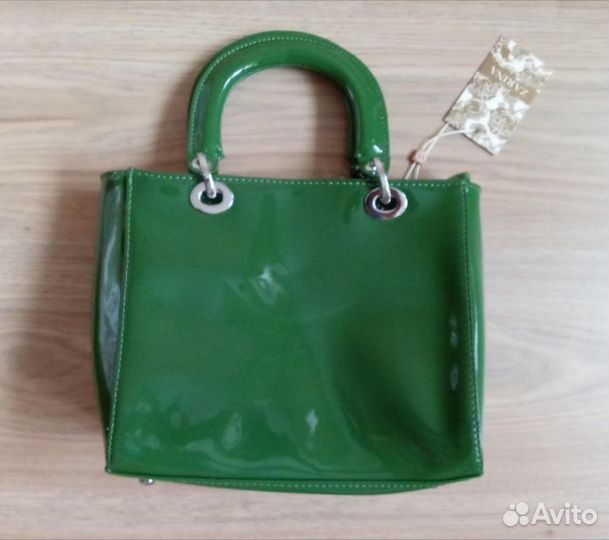 Zarina. Новая лакированная сумочка, с бирками