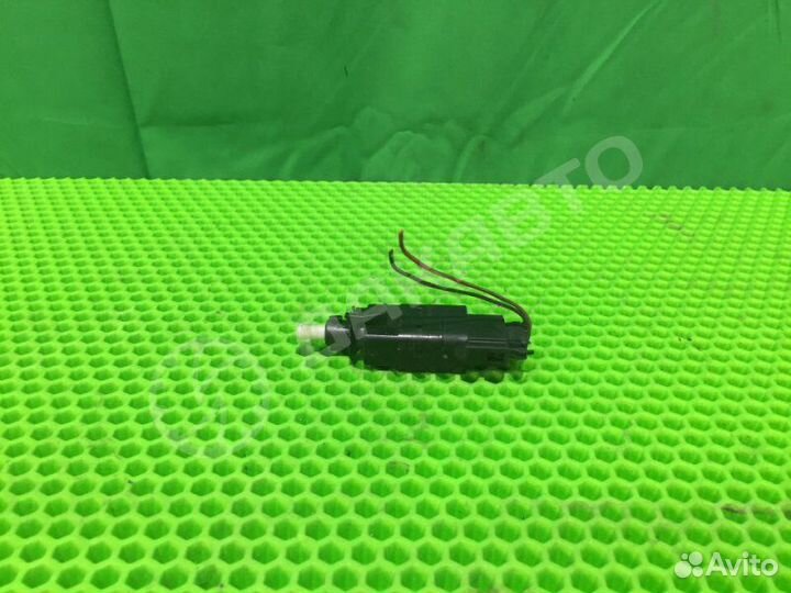 Выключатель стоп-сигнала Mercedes-Benz S W220