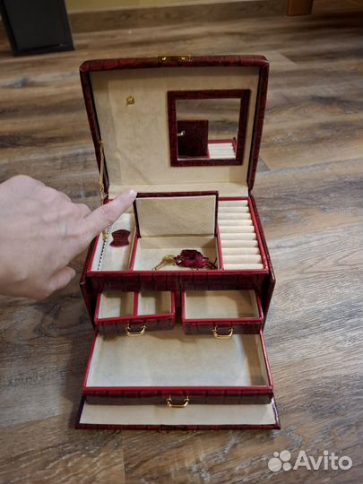 Шкатулка для украшений