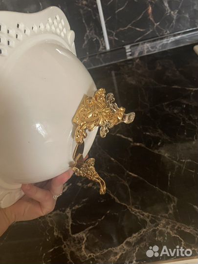 Конфетница на ножке