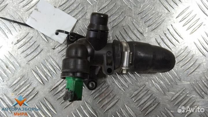 Фланец (тройник) системы охлаждения Audi A4 B6