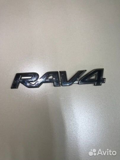 Эмблема надпись на крышку багажника Toyota RAV4