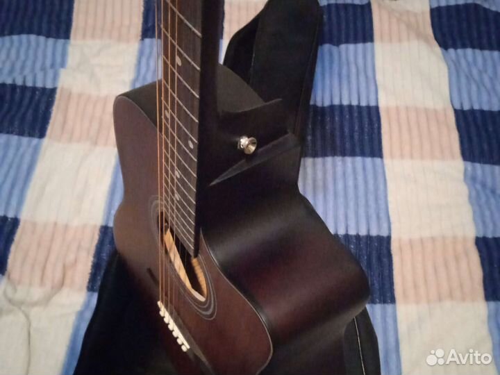 Акустическая гитара