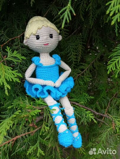 Вязаная кукла - балерина ручной работы