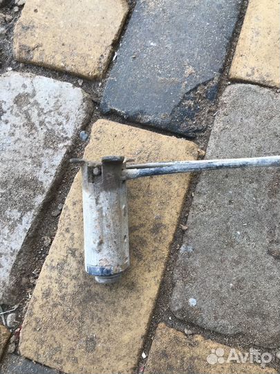 Механизм подъема запасного колеса Пежо 308, 307