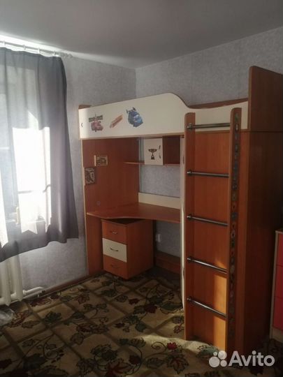 Кровать чердак со столом и шкафом