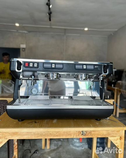 Кофемашина Nuova Simonelli Appia Life 2 GrS Б/У