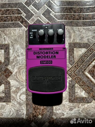Гитарная педаль behringer distortion modeler DM100