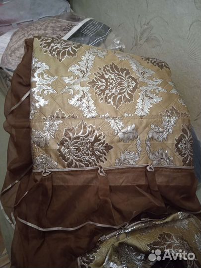 Покрывало с подушками на кровать