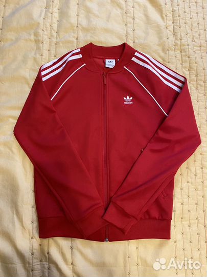 Женская красная олимпийка adidas sst