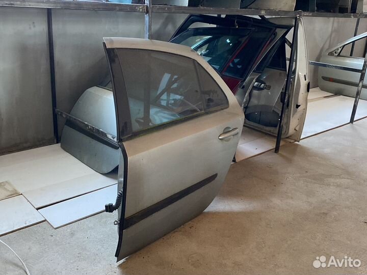 Рено Лагуна 2 задняя левая дверь хэтчбек