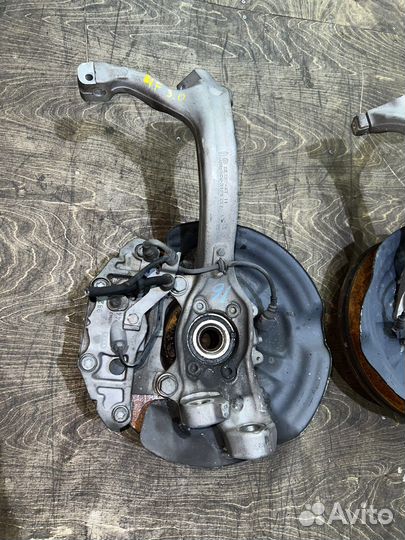 Кулак передний Audi A6 C6 3.0 caja