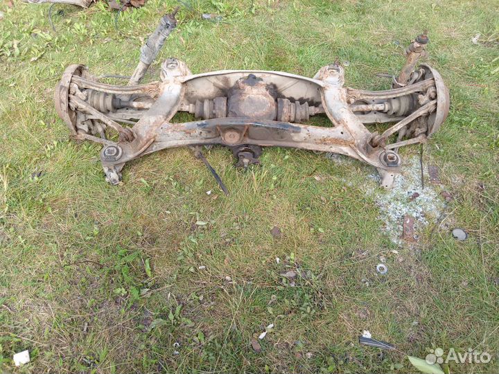 Подрамник задний в сборе на мерседес 124