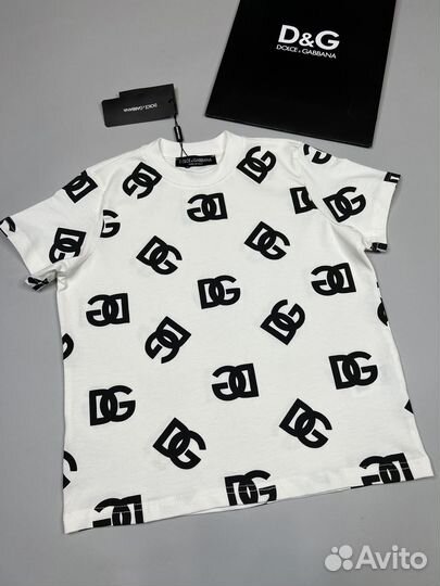 Футболка D.O.L.C.E