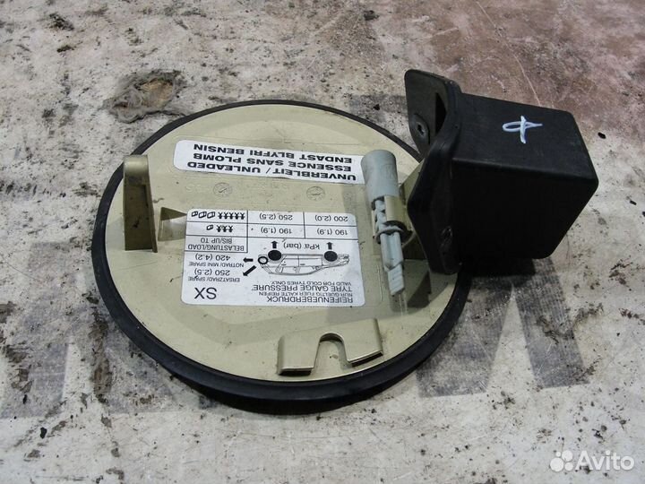 Лючок бензобака Opel Astra H