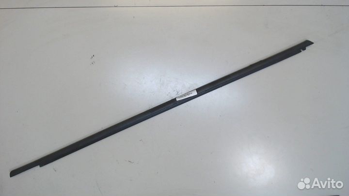 Молдинг стекла Pontiac Vibe 2, 2009